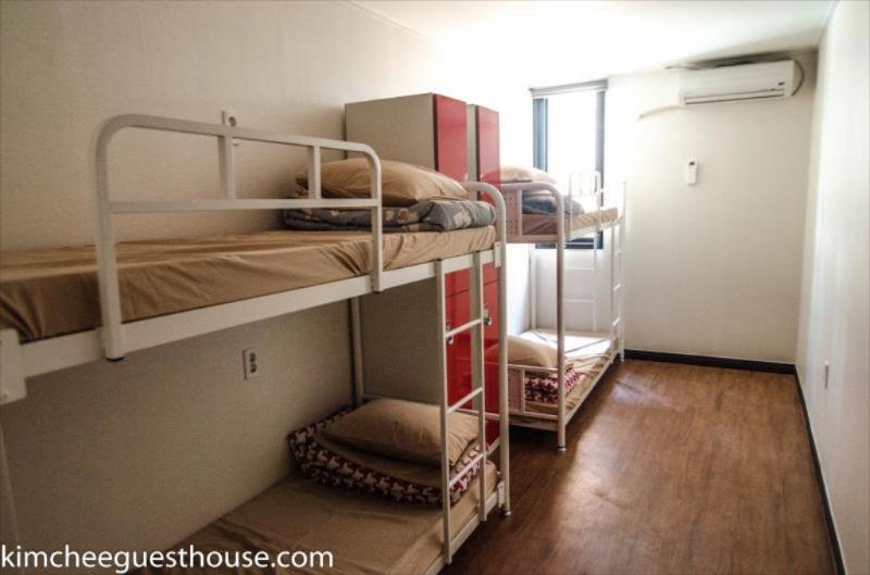 Kimchee Busan Downtown Guesthouse Экстерьер фото